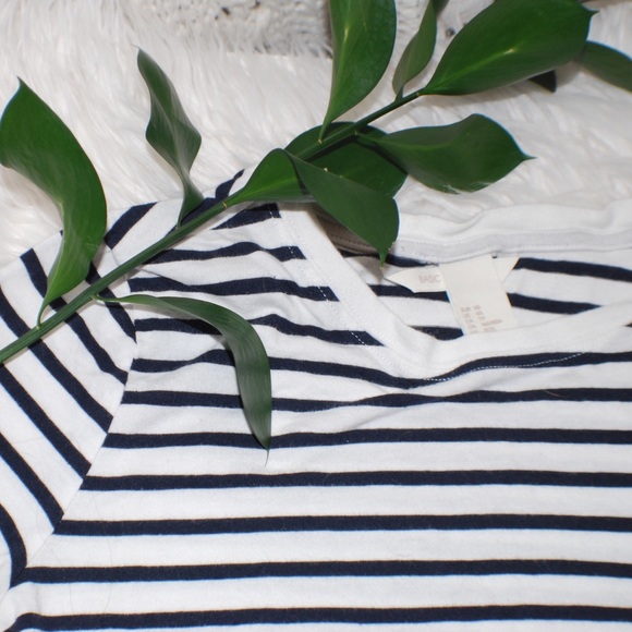 slightly cropped striped top - Picture 2 of 6